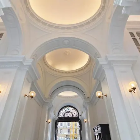 Duomo - Historic Center, View, Comfort & Metro Neapel