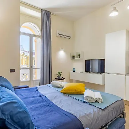 Duomo - Historic Center, View, Comfort & Metro Neapel